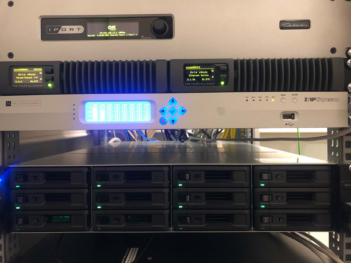 The Axia iQs is rack mounted thanks to the Telos Alliance AE-1000